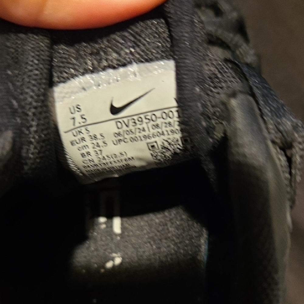 Nike Black and White Athletic Shoes - Picture 4 of 4